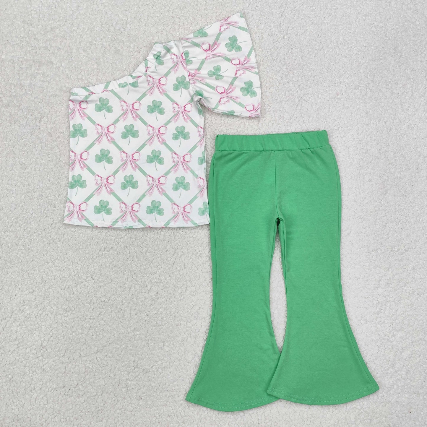 GSPO1793  Green trouser suit with one-shoulder sleeves and four-leaf clover bow pattern